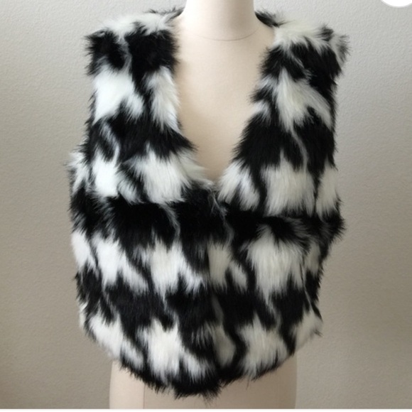 Michael kors black and white vest - Picture 2 of 4